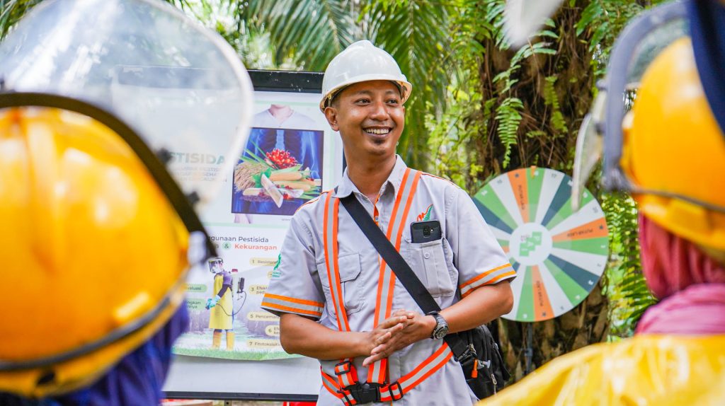 Pandawa Agri Indonesia Meningkatkan Keselamatan Pekerja Semprot Perkebunan Melalui Edukasi Risiko Pestisida